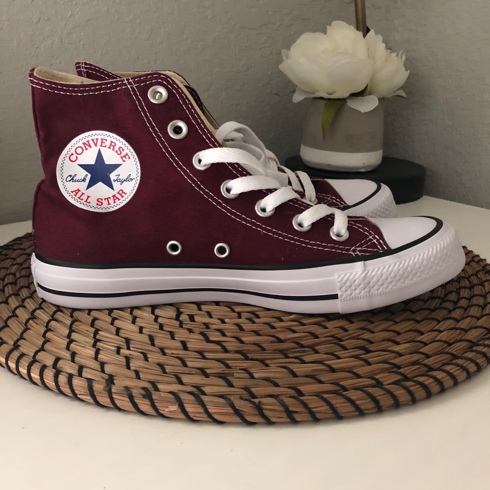 Converse Unisex Maroon high tops! Size 7!